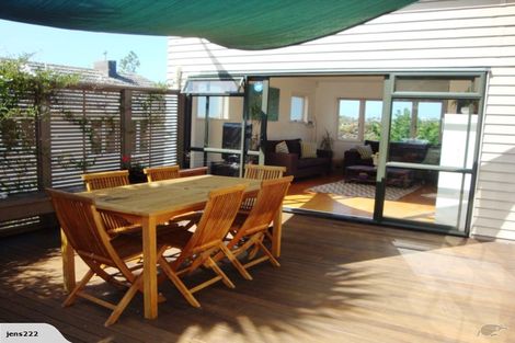 Photo of property in 7 Lake Road, Northcote, Auckland, 0627