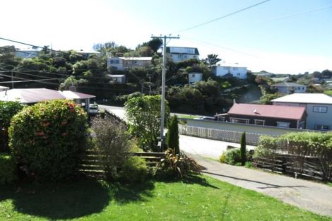 Photo of property in 62 Salford Street, Newlands, Wellington, 6037