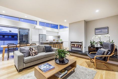 Photo of property in 49 Seaview Road, Castor Bay, Auckland, 0620