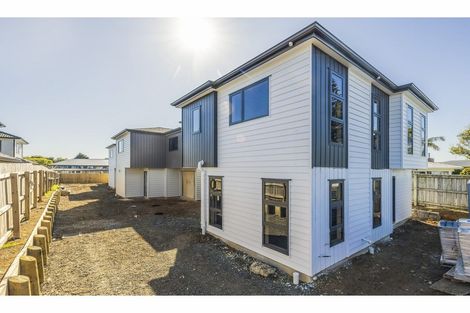 Photo of property in 25 Tawa Road, Te Atatu Peninsula, Auckland, 0610