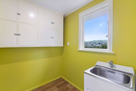 Photo of property in 5 Cheshire Street, Cannons Creek, Porirua, 5024