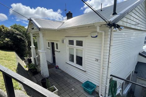 Photo of property in 39 Karepa Street, Brooklyn, Wellington, 6021