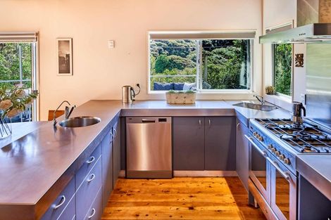 Photo of property in 101 Cluny Road, Plimmerton, Porirua, 5026