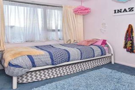 Photo of property in 21 Pitt Avenue, Clendon Park, Auckland, 2103