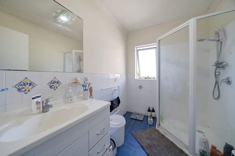 Photo of property in 15 Millstream Drive, Henderson, Auckland, 0610
