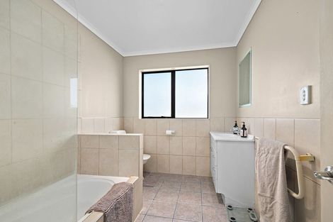 Photo of property in 25 Killygordon Place, Massey, Auckland, 0614