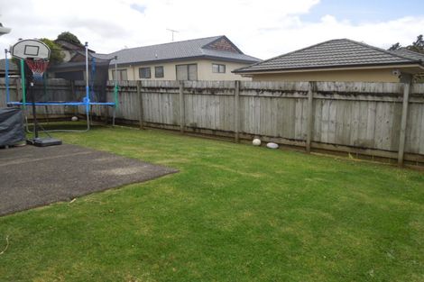 Photo of property in 4 Zefiro Drive, Massey, Auckland, 0614