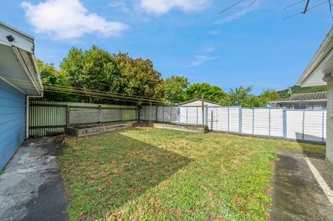 Photo of property in 42 Hartford Crescent, Totara Park, Upper Hutt, 5018