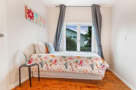 Photo of property in 6 Crompton Road, Massey, Auckland, 0614