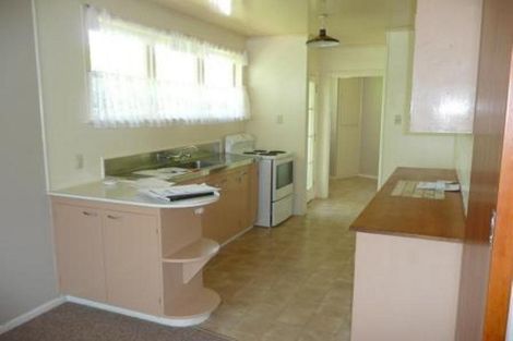 Photo of property in 40 Kingdale Road, Henderson, Auckland, 0610