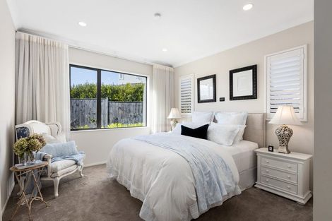 Photo of property in 7 Syd Grant Crescent, Orewa, 0931