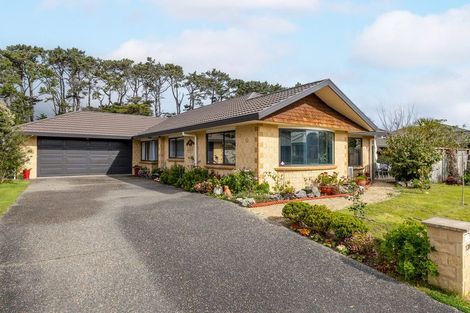 Photo of property in 130 Weggery Drive, Waikanae Beach, Waikanae, 5036