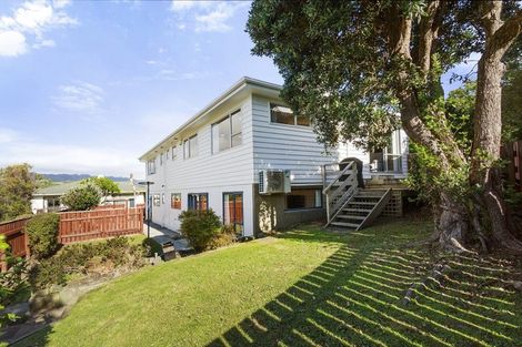 Photo of property in 4 Saint Aidans Way, Tawa, Wellington, 5028