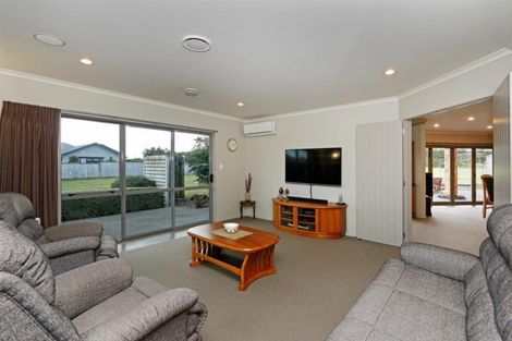 Photo of property in 5 Larlin Drive, Hawera, 4675
