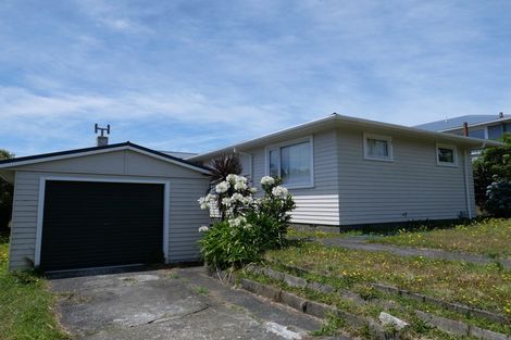 Photo of property in 12 Fitzpatrick Street, Newlands, Wellington, 6037