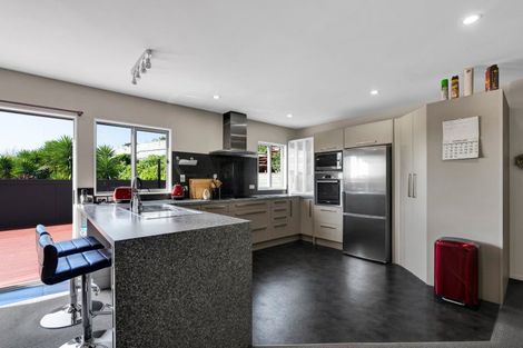 Photo of property in 14d Maple Crescent, Whalers Gate, New Plymouth, 4310