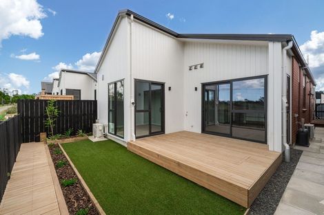 Photo of property in 40 Paretao Street, Massey, 0614