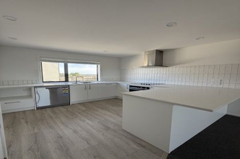 Photo of property in 2/504 Don Buck Road, Massey, Auckland, 0614