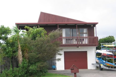 Photo of property in 25 Matuhi Rise, Henderson, Auckland, 0612