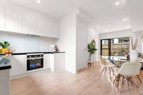 Photo of property in 12/3226 Great North Road, New Lynn, Auckland, 0600