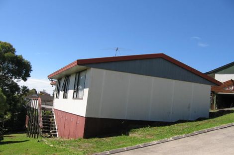 Photo of property in 2/18 Exeter Place, Unsworth Heights, Auckland, 0632