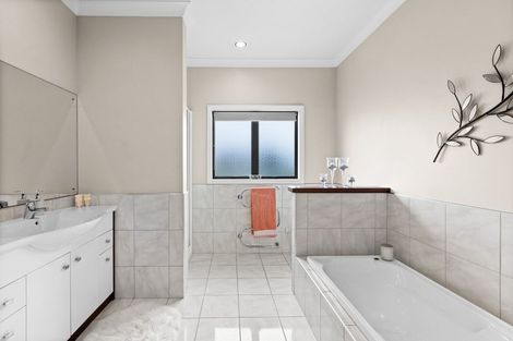 Photo of property in 1 Pinotage Drive, Greenmeadows, Napier, 4112