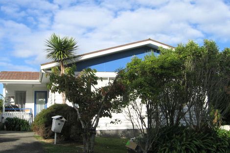 Photo of property in 32 Thurleigh Grove, Karori, Wellington, 6012