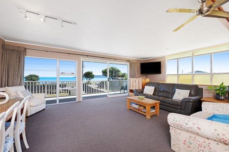 Photo of property in 104 Marine Parade, Paraparaumu Beach, Paraparaumu, 5032