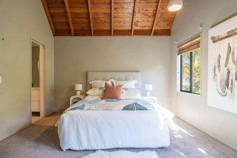 Photo of property in 6 Tree Fern Trail, Campbells Bay, Auckland, 0630