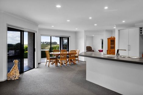 Photo of property in 3 Larlin Heights, Hawera, 4675