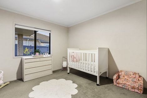 Photo of property in 33 Saint Heliers Place, Papamoa Beach, Papamoa, 3118