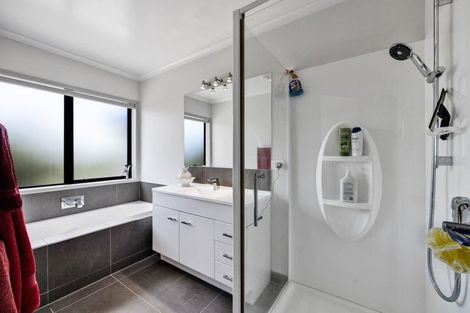 Photo of property in 3 Larlin Heights, Hawera, 4675