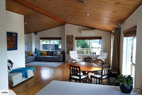 Photo of property in 8a Holiday Road, Stanmore Bay, Whangaparaoa, 0932