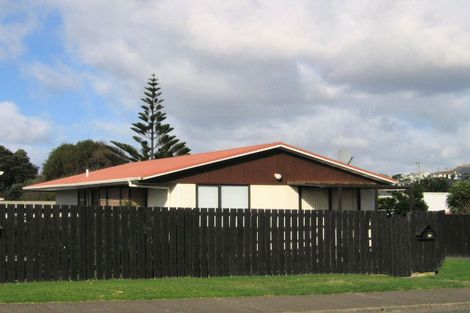Photo of property in 2/3- 2 Tireti Road, Titahi Bay, Porirua, 5022