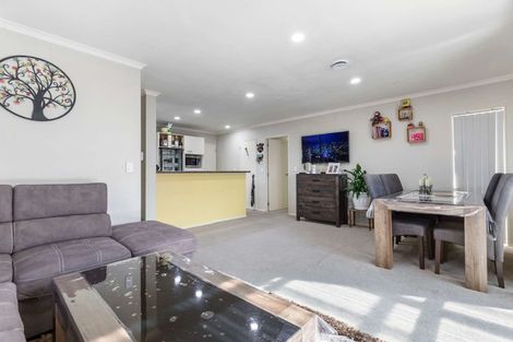 Photo of property in 17 Ashmere Lane, Weymouth, Auckland, 2103