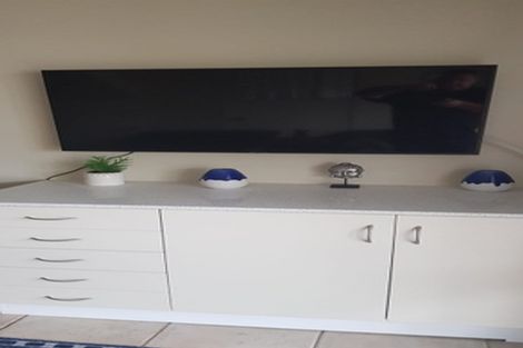 Photo of property in 37 John Dee Crescent, Red Beach, 0932