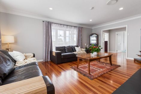 Photo of property in 15 Matipo Road, Te Atatu Peninsula, Auckland, 0610