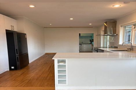 Photo of property in 17b Brookfield Road, Te Atatu Peninsula, Auckland, 0610