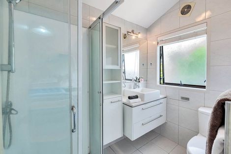 Photo of property in 34 Oaktree Avenue, Browns Bay, Auckland, 0630