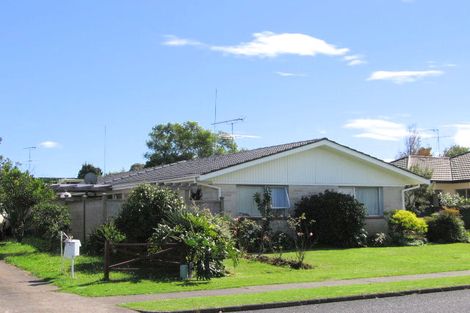 Photo of property in 2/52 Stanniland Street, Sunnyhills, Auckland, 2010