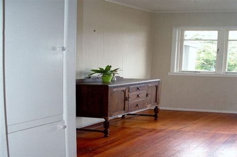 Photo of property in 10 Racecourse Road, Waiuku, 2123