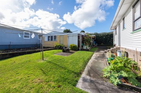 Photo of property in 72a Sylvan Crescent, Te Atatu South, Auckland, 0610