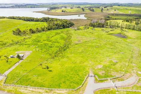 Photo of property in 186 Metcalfe Road, Matakohe, 0593