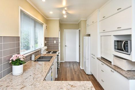 Photo of property in 21 Hatherlow Street, Glenfield, Auckland, 0629