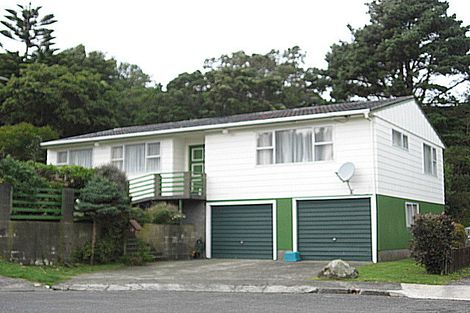Photo of property in 14 Griffiths Grove, Newlands, Wellington, 6037