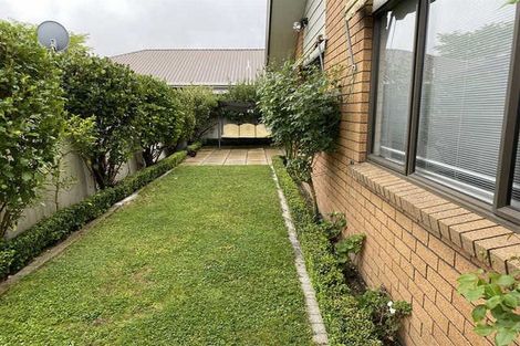 Photo of property in 1 Brockhall Lane, Avonhead, Christchurch, 8042