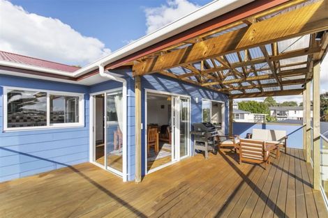 Photo of property in 28 Moffat Road, Red Beach, 0932