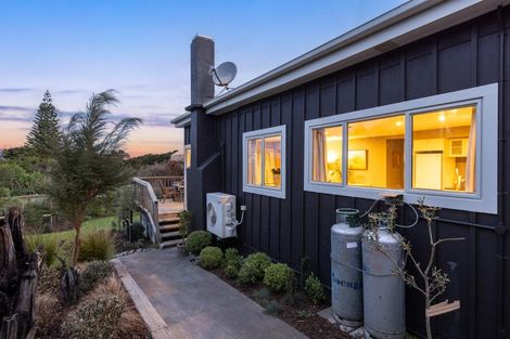 Photo of property in 26 Seatoun Avenue, Leigh, Warkworth, 0985