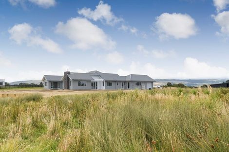 Photo of property in 8 Paterson Lane, Kelvin Grove, Palmerston North, 4470