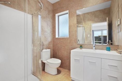 Photo of property in 108 Simpson Road, Henderson Valley, Auckland, 0614